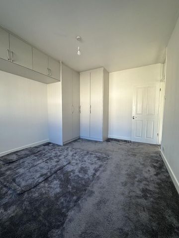 5 bedroom end of terrace house to rent - Photo 4