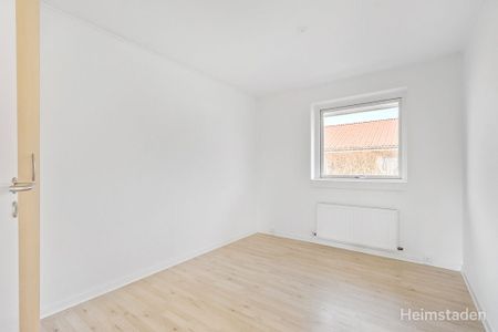 Attraktivt 1-plans rækkehus i Holluf Pile med egen have og parkering - Photo 4