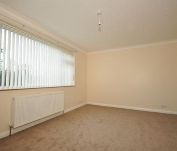 2 bedroom ground floor flat to rent - Photo 3