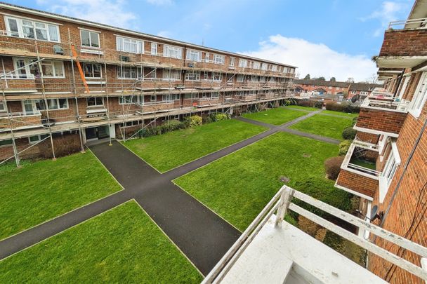 Withewood Mansions, Shirley, Southampton, SO15 - Photo 1