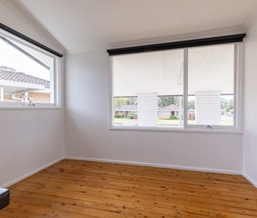 Fresh, Bright & Convenient Cambridge Park Living - Photo 5