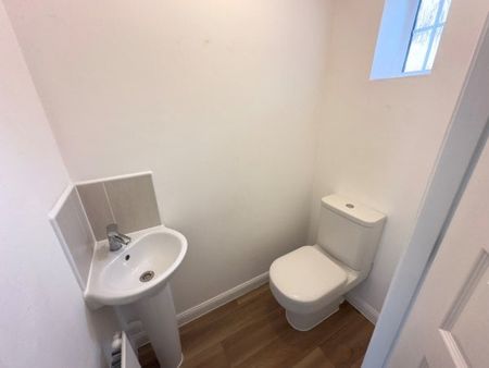 May Drive, Leicester, LE3 - Photo 2