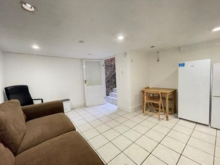 4 bedroom end of terrace house to rent - Photo 4