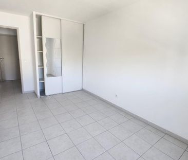 Location Appartement 2 pièces 48m² MARSEILLE 3ème - Photo 4