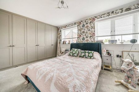 4 bedroom semi-detached house to rent - Photo 3