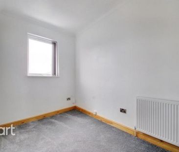 4 bedroom flat to rent - Photo 1