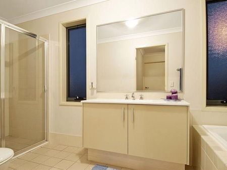 Perfect Family Home with Space, Comfort & Convenience - Photo 4