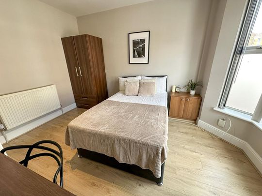 4 bedroom terraced house to rent - Photo 1