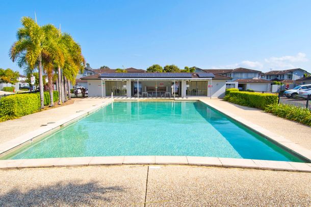 Spacious Upper Coomera Townhouse - Photo 1