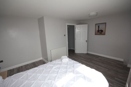 Greatfields Drive, Uxbridge, UB8 - Photo 3