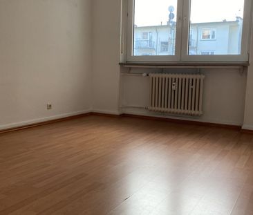 Wiesbaden-City: helle 3 Zimmerwohnung mit Balkon - Photo 3