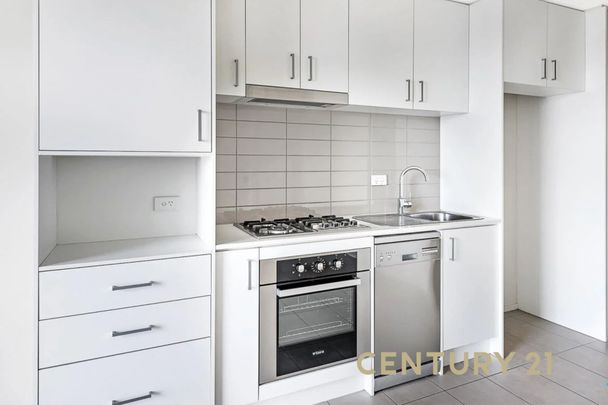 Stylish 1-Bed in Prime Location - Photo 1