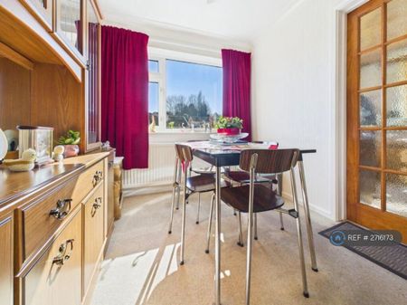 3 bedroom detached house to rent - Photo 4