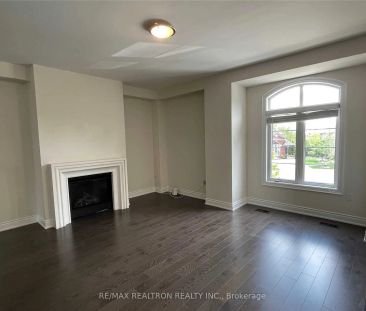 Detached Home For Lease | W9048796 - Photo 2
