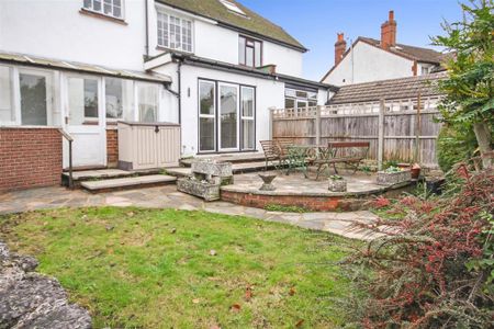 2 bedroom maisonette to rent - Photo 3