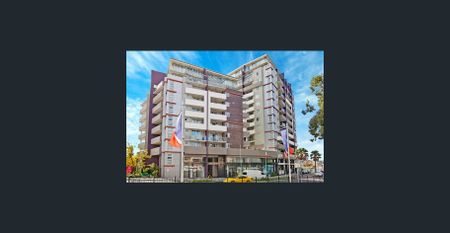 Beautifully presented three bedroom apartment in 'The Gateway' security complex. - Photo 5