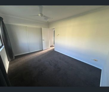 2/104 Cook Street, North Ward, Qld 4810 - Photo 3