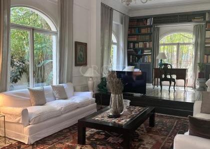 Villa-Parioli: Beautiful independent house with large private garden and terraces. Spacious living, formal dining, study-music room, sun room, 5 bedrooms, 4 bathrooms, parking. rif 163