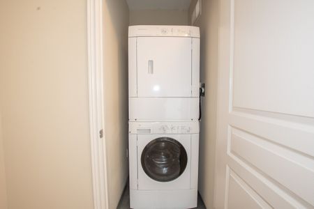 17 Flynn Court, St. Catharines - All Inclusive 3 Bedroom Main Unit - Photo 2
