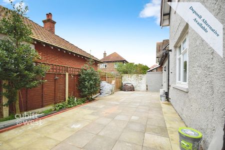 5 bedroom detached house to rent - Photo 4