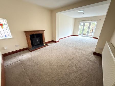 4 bedroom detached house to rent - Photo 3