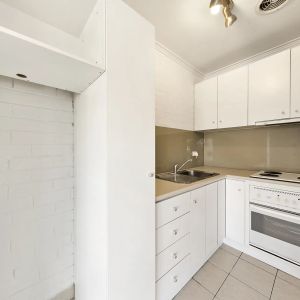 Top-Floor Living in the Heart of Richmond - Photo 2