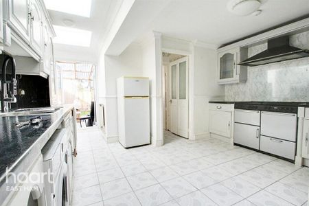 4 bedroom terraced house to rent - Photo 4