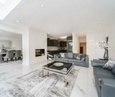 Riverside Staines-Upon-Thames, TW18 - Photo 2