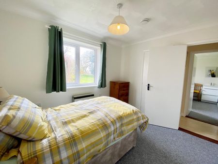 1 bedroom in a house share to rent - Photo 4