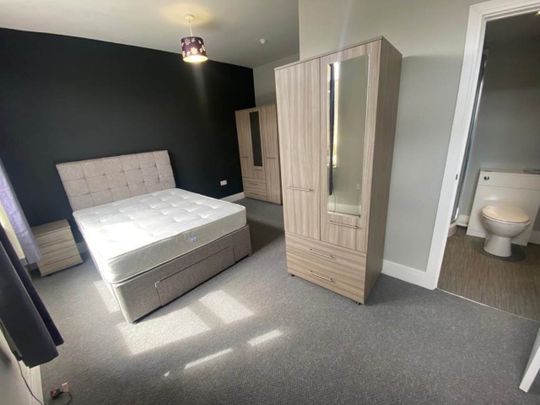 Hough Lane (Room 2), Bramley, Leeds - Photo 1