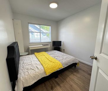 935 Ewen Avenue town house — New Westminster, BC (4-Bedroom) - 4 Be... - Photo 4