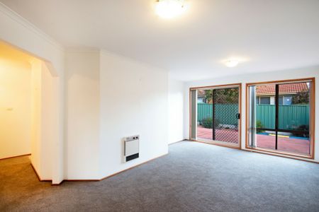 Neat Three Bedroom Townhouse - Photo 4