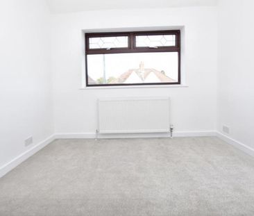 Ocean present this newly refurbished 3 bedroom family house on Glyn... - Photo 2