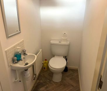 3 bedroom end of terrace house to rent - Photo 4