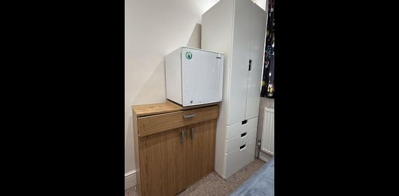 3 Bed Semi-Detached House, Warden Avenue, HA2 - Photo 2