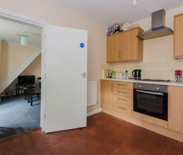 4 bedroom semi-detached house to rent - Photo 6