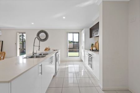 Spacious Family Home in Eimeo - Photo 3