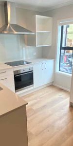 Modern 3-Bedroom Townhouse - Photo 3
