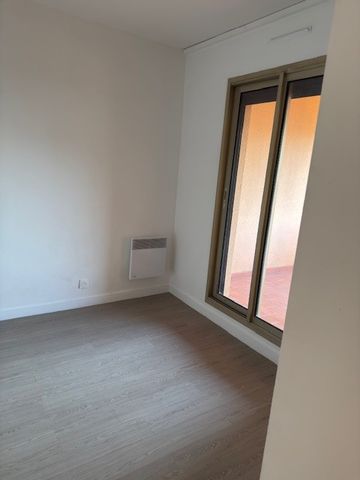 Location Appartement 4 pièces 93m² MARSEILLE 8ème - Photo 4