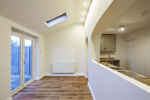 3 bedroom end of terrace house to rent - Photo 1