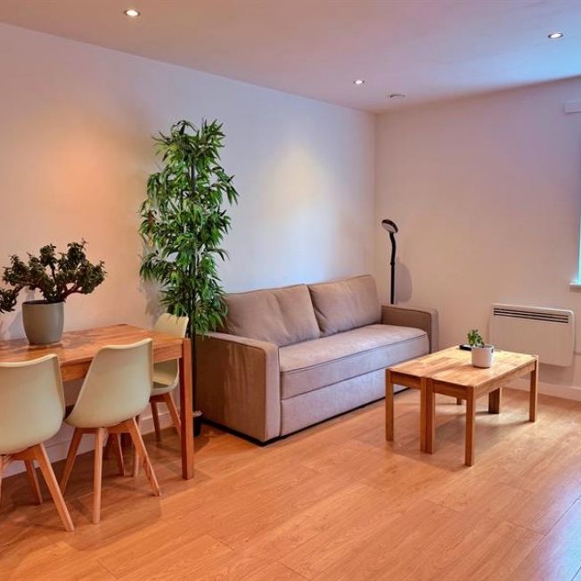 1 Bedroom Apartment To Let - Photo 1