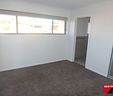 Stylish One Bedroom Unit - Photo 3