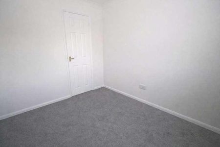 Pine Road, Four Marks, Alton, Hampshire, GU34 - Photo 2