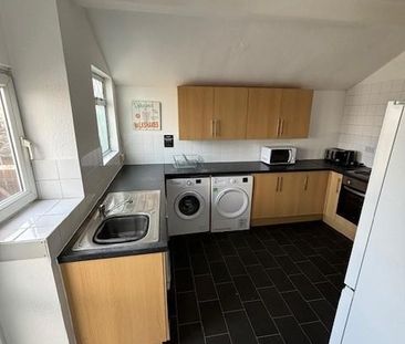 8 bedroom terraced house to rent - Photo 3