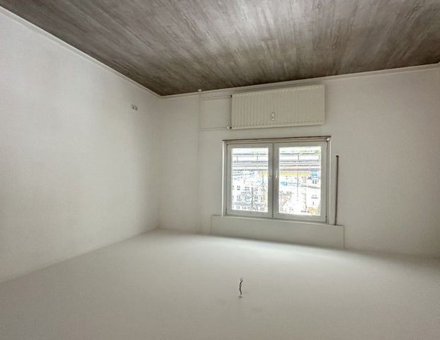 Geräumige 3-Zi.-Wohnung mit Balkon und eigenem Garten! - Photo 1