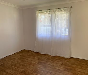 Sunny Four Bedroom Home - Photo 4