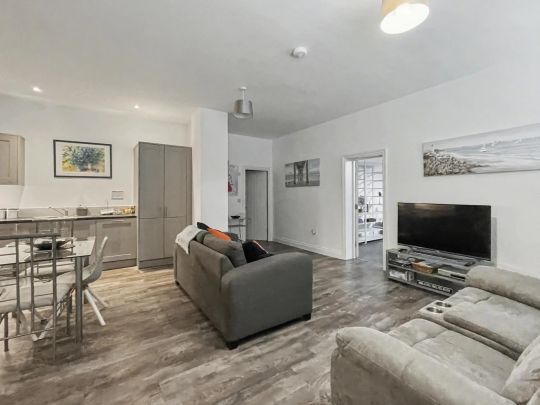 high-quality, turnkey home by the sea. - Photo 1