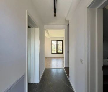 Casa moderna si spatioasa cu 4 camere si curte - zona Horpaz - 800EUR - Fotografie 1