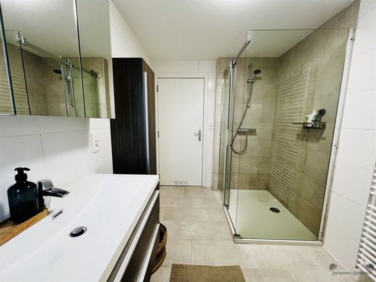 Bel-etage met inpandige garage & tuin - Photo 1