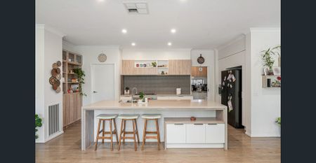 Perfect Family Home - Photo 3